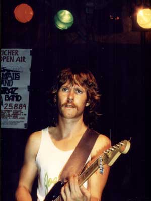 ... und pr&auml;sentierte sich zum Quartett gesundgeschrumpft mit dem neuen Gitarrero und S&auml;nger Bernd Baumgart!